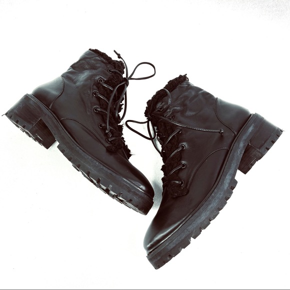 Schutz Stephan Black Leather Faux Shearling Lined Lace Up Lug Sole Ankle Boots 8 - Picture 5 of 7